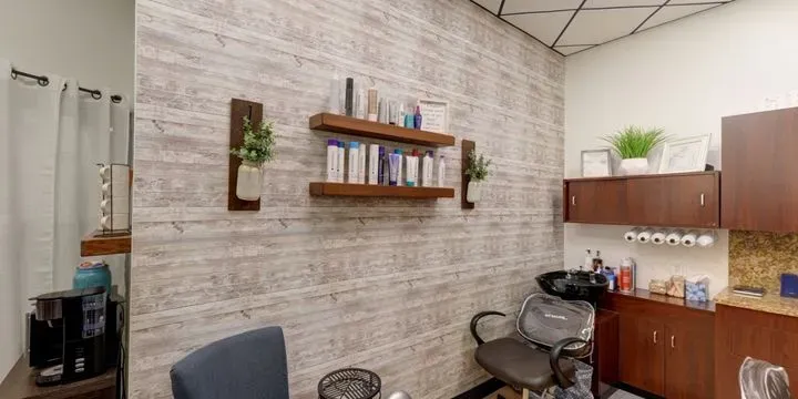 https://cdn.salonspotlight.com/photos/kLIR7yeyF41g6gmbHdcX/f78546f0-b01e-423d-a5df-fd4bd7fa1232_720x720