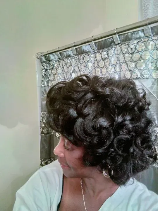 https://cdn.salonspotlight.com/photos/kLcopHjPVDZSJmVvYxNN/7532c324-d7f8-492c-8324-4762cd26e95c_720x720