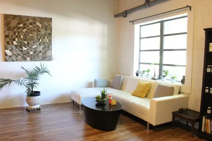 https://cdn.salonspotlight.com/photos/kLy9flNiD0Z3O6kd7lpB/761c8ef7-a336-46d8-8128-1b27325e62d6_720x720