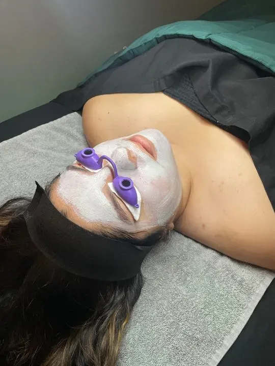 https://cdn.salonspotlight.com/photos/kNXcvulJlvtJrWZsXabc/8ae11871-3b1b-4b73-a61a-978d2e633a59_720x720