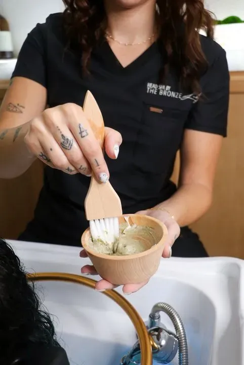 https://cdn.salonspotlight.com/photos/kOADVNOWz88OTHwVkHQS/b6c3f2ea-66c4-40a0-946a-422e4f2bcac6_720x720