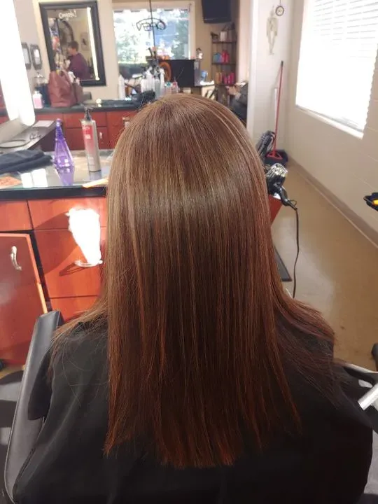 https://cdn.salonspotlight.com/photos/kUVbhNfLOoQofJxWrkO5/2ad1d737-31ea-4211-8457-a7e927f4e6e9_720x720