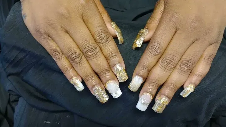 https://cdn.salonspotlight.com/photos/kV4JHjiQluFGutAnOVsP/11482eb5-404d-403d-ba5f-9c7b4fa6d399_720x720