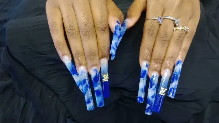 https://cdn.salonspotlight.com/photos/kV4JHjiQluFGutAnOVsP/21950bda-11f4-462b-b399-5366b62f8459_720x720