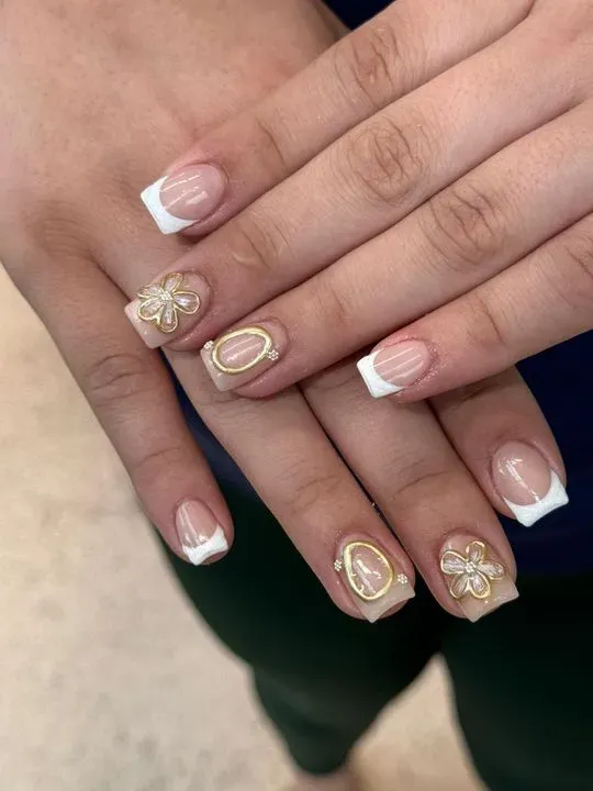https://cdn.salonspotlight.com/photos/kWQRtScGmiOXRRBon39v/6e7fbb39-16c1-4154-9d62-a249d2c29f67_720x720