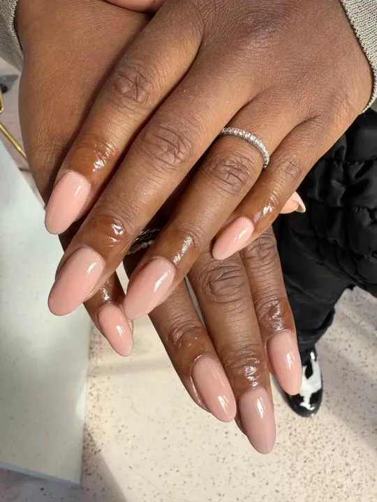 https://cdn.salonspotlight.com/photos/kWQRtScGmiOXRRBon39v/d3db55ac-e081-400c-8e9e-a8979d97eac6_720x720