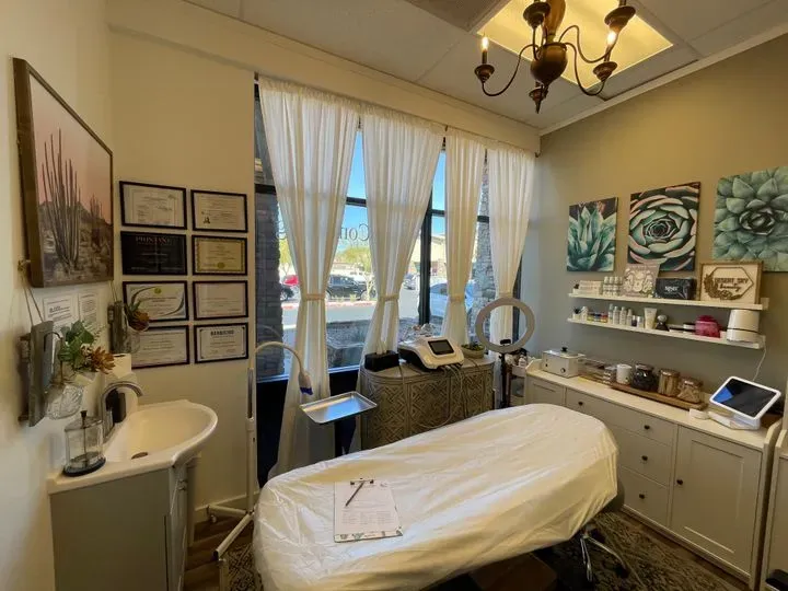 https://cdn.salonspotlight.com/photos/kX8gzFmVqzFEQ1FB58rv/a60ba323-ae74-42bc-81d5-c0d00d01ae90_720x720
