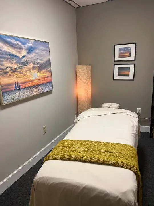 https://cdn.salonspotlight.com/photos/kYUWqnqqmV7nuu1Ae71r/a3012d77-6976-456d-b8c1-e293e186b224_720x720
