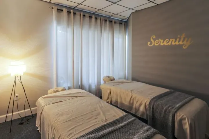 https://cdn.salonspotlight.com/photos/kYUWqnqqmV7nuu1Ae71r/acaef1d7-0096-4cbc-a73e-a24fe49c395d_720x720