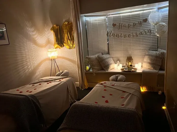 https://cdn.salonspotlight.com/photos/kYUWqnqqmV7nuu1Ae71r/d9a57f21-4efc-4daf-b8ee-c005ddcd286c_720x720