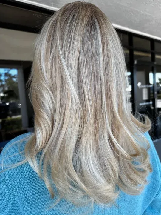 https://cdn.salonspotlight.com/photos/kYjM2zLCy5v8Vkhpq0BF/bcba83e8-c42d-41d8-85e9-8ed868159310_720x720