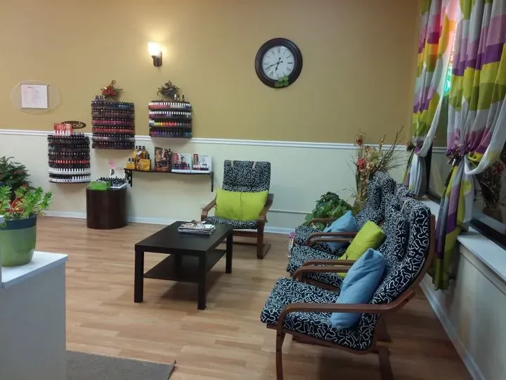 https://cdn.salonspotlight.com/photos/kYpzj0bsi8WicLWMH4Ih/1136317e-9577-4461-a166-7bc9827c5f50_720x720