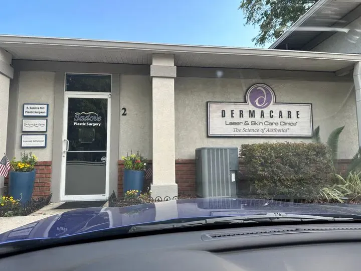 https://cdn.salonspotlight.com/photos/kbhGF7lmsgrRN8Zfn8On/db8a1a2a-b900-4e7d-8e01-09e80ea2d2c9_720x720