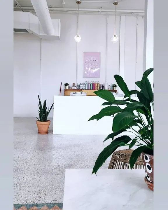 https://cdn.salonspotlight.com/photos/kctoeiWXbokG31gYmMRw/f5e061cb-efd8-430c-b32d-05b5d176c8bb_720x720