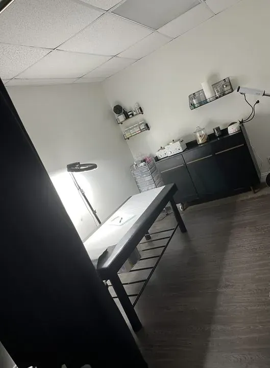 https://cdn.salonspotlight.com/photos/kdF1vKYNpijCpiIqG1PR/5093148a-432b-477d-a76f-a06fc16d575b_720x720