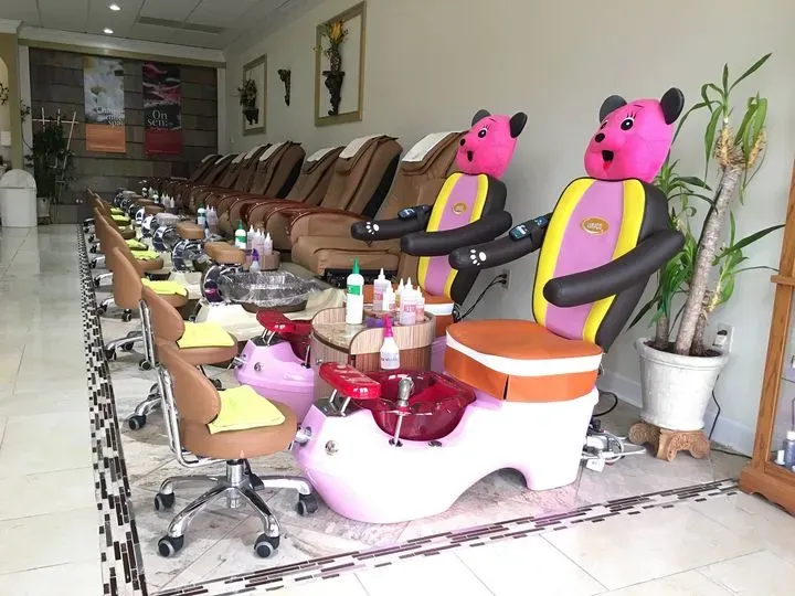 https://cdn.salonspotlight.com/photos/kdGQBBxE5VQYWQz5R8Ph/0ee49809-3b49-40f8-b93a-5be55e2a90a0_720x720