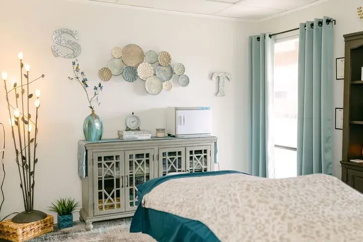 https://cdn.salonspotlight.com/photos/kh9chBpphh2RkzP9XeQ9/c1e88740-4f31-41c1-a754-d2658808c0dd_720x720