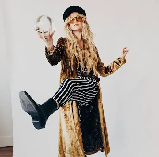 https://cdn.salonspotlight.com/photos/khFH2dvITaN1zW2Y8qiH/aec5be89-0596-456c-b8a6-6c08a113f7c5_720x720