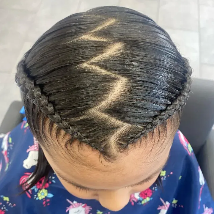 https://cdn.salonspotlight.com/photos/kkEFDoHViRQkcwgmIjVd/49a548dc-82cb-4cdd-bcf5-3a3647e7eb5d_720x720
