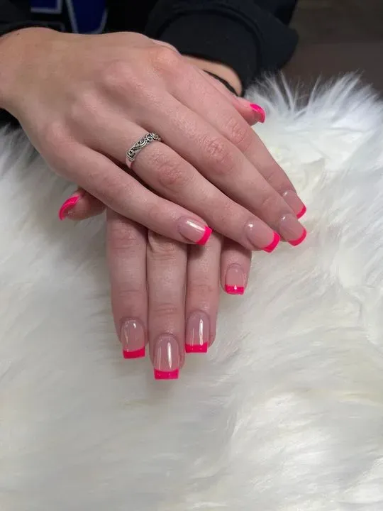 https://cdn.salonspotlight.com/photos/kktSyM9pFvn0gdNdHTVl/23bed0c1-cf1f-49fc-83a3-73640986af51_720x720