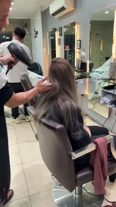 https://cdn.salonspotlight.com/photos/kmaFChDvAI3dyxpOsILP/a874eb9d-9f26-47a2-b87e-ddbe103a459a_720x720