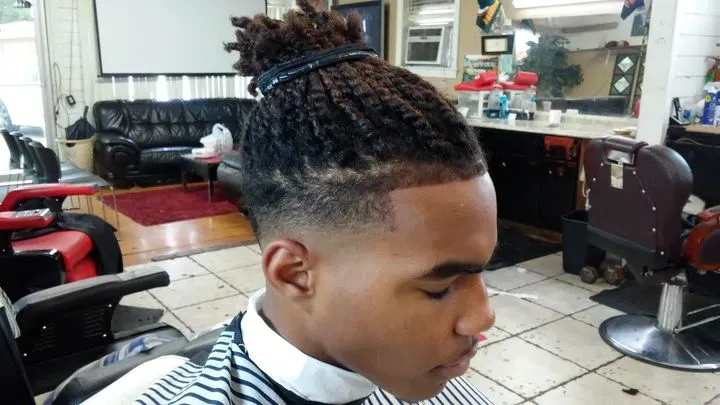 https://cdn.salonspotlight.com/photos/knphcrYAOl7rM1zprvos/ca1ee257-2715-4640-8f8a-5d99c9420262_720x720