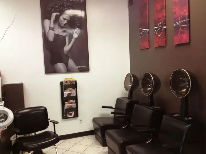 https://cdn.salonspotlight.com/photos/kooBB4zrSpciGWODpTLJ/7548b791-db5f-4ca8-a513-6410afdf877f_720x720