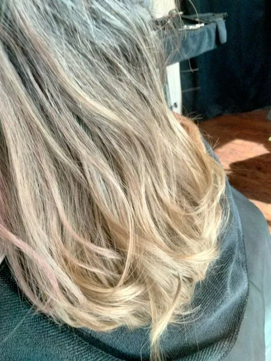 https://cdn.salonspotlight.com/photos/kooBB4zrSpciGWODpTLJ/a338b116-ebd0-4475-8422-44370a22ba31_720x720
