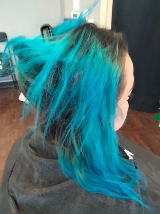 https://cdn.salonspotlight.com/photos/kooBB4zrSpciGWODpTLJ/d2bf6a4c-c574-4a50-9d1b-ff52a2736b8d_720x720