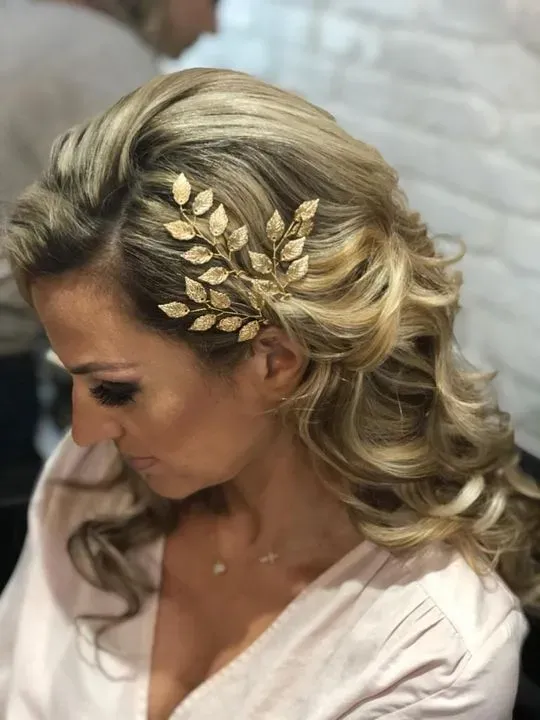 https://cdn.salonspotlight.com/photos/krmVQEtNhLAGNRXVBGLa/bf25a220-e900-4689-80ca-6c67b8872d17_720x720