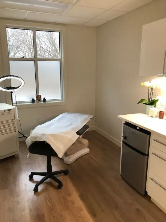 https://cdn.salonspotlight.com/photos/ksKr52ZN5Enxa6w7H4Jr/484fd5e6-6d09-47f2-9e68-af72032418a3_720x720