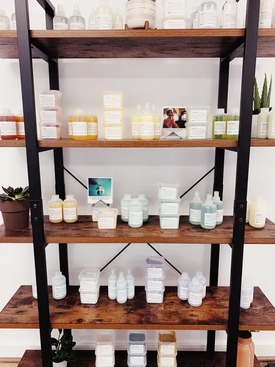 https://cdn.salonspotlight.com/photos/ksvjbZtEH2DiTfDk5F46/11a36778-c318-45d8-b943-22a7c26e4a2d_720x720