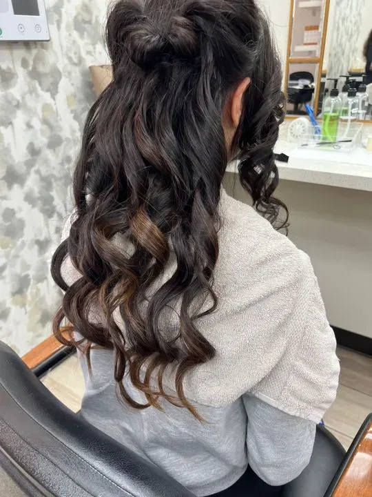 https://cdn.salonspotlight.com/photos/ku1ftN5j8HmndrCKtkpY/337e01bd-e2c3-46f3-8c49-b4eaf07a66c2_720x720