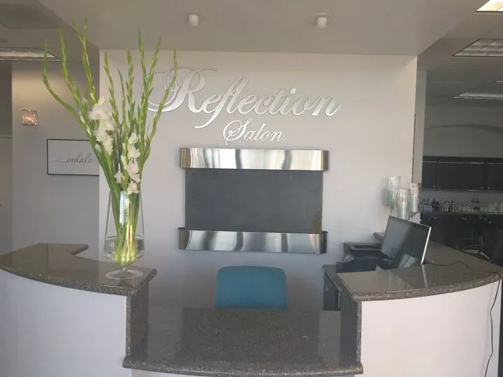 https://cdn.salonspotlight.com/photos/kx5StgZBGVAjsVjHsOnu/61795678-ecb0-4fd9-8f0e-18a565b1aa82_720x720