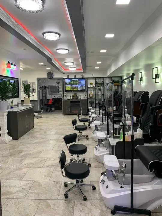 https://cdn.salonspotlight.com/photos/kzOqlN5XCAACTGtSqeZF/35f15940-2732-4cba-8d43-be9f071b6f7b_720x720