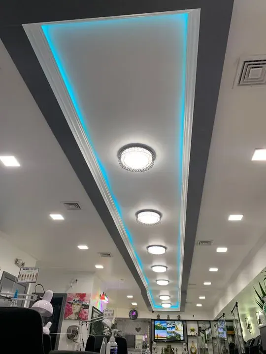https://cdn.salonspotlight.com/photos/kzOqlN5XCAACTGtSqeZF/94048cd5-add9-48f4-9cf5-c97d1a61c326_720x720