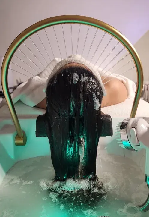 https://cdn.salonspotlight.com/photos/kzfUfS6xnIQynbPs110J/11c3ae16-ec60-493f-a96c-92666614a702_720x720