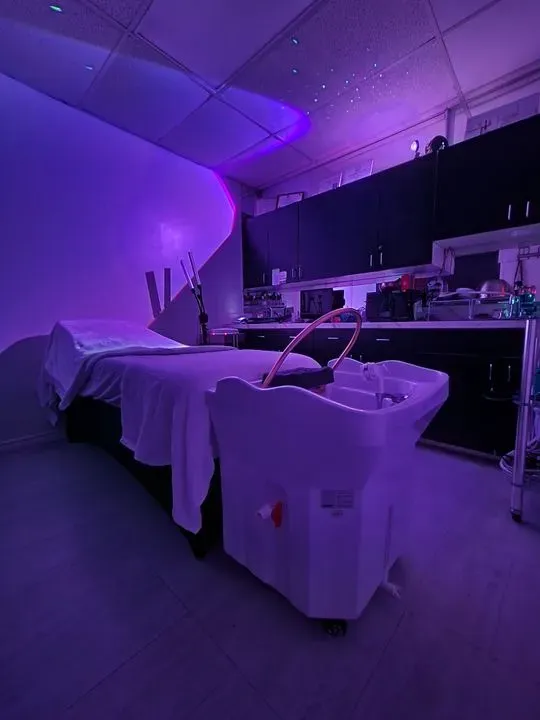 https://cdn.salonspotlight.com/photos/kzfUfS6xnIQynbPs110J/46380834-54f5-413e-8c29-935c66cceaaf_720x720