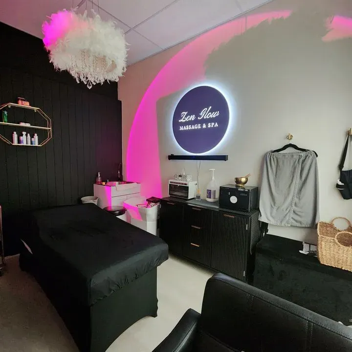 https://cdn.salonspotlight.com/photos/kzfUfS6xnIQynbPs110J/ac6edd17-577d-4eec-95f9-2feadd04f4ac_720x720