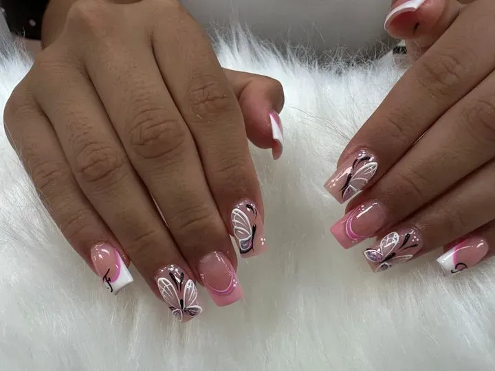 https://cdn.salonspotlight.com/photos/kzmWtUWTZyGGTq62FYo7/a7950683-3b00-4085-adc6-ac0755d642a2_720x720