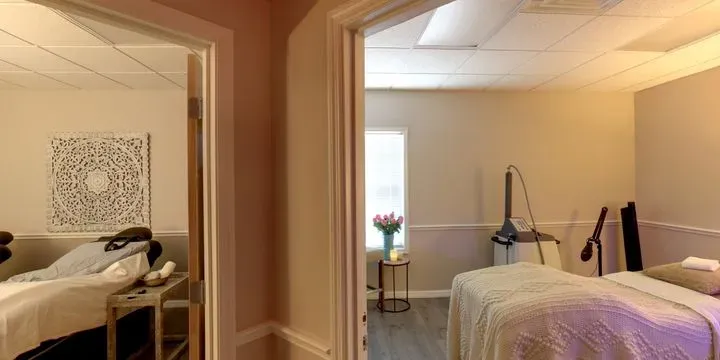 https://cdn.salonspotlight.com/photos/l0g4M415kiUrVrHOmCN7/89d6174c-644b-498f-8b18-3c954436e626_720x720