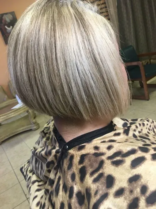 https://cdn.salonspotlight.com/photos/l0pjgF9CTLLtu6kIAo1G/139ec910-0356-4e11-92ed-722631e8bf4c_720x720