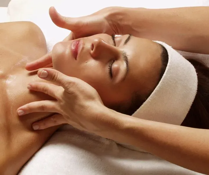 https://cdn.salonspotlight.com/photos/l13EcfFrXuAwIJ2QPKo6/56dddbe0-ea7b-45d6-9793-85e29b56a59d_720x720
