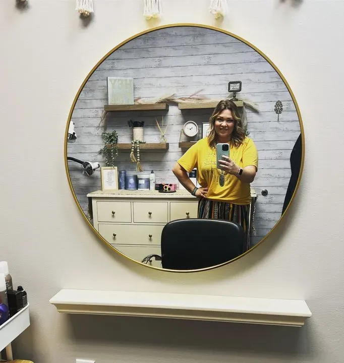 https://cdn.salonspotlight.com/photos/l19c2jFfj17ZwqSCU07K/0ddf8bc2-cb19-4836-b6f6-62f7a47a0abb_720x720