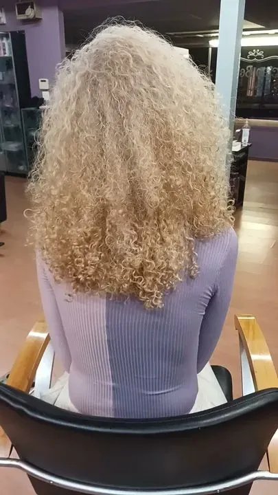 https://cdn.salonspotlight.com/photos/l20hEUCnZoF9l4mdZurh/359e0262-80ab-4a5e-86e8-5b402d5a7977_720x720