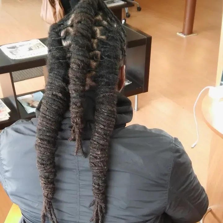 https://cdn.salonspotlight.com/photos/l20hEUCnZoF9l4mdZurh/be429767-0c33-47d1-b571-98cc91f18d30_720x720