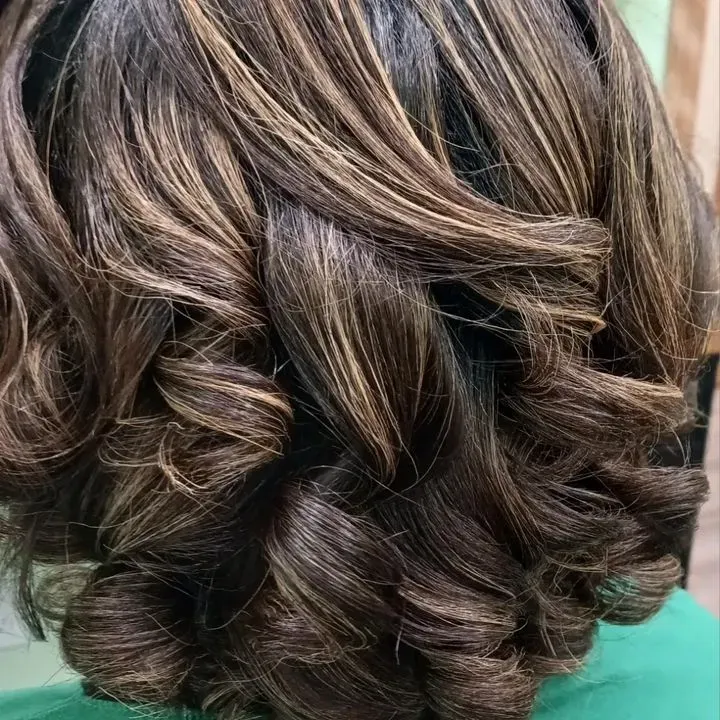 https://cdn.salonspotlight.com/photos/l20hEUCnZoF9l4mdZurh/c4ecfbc0-d0e3-4136-a02b-43946debac3a_720x720