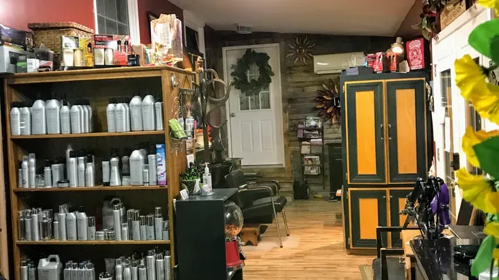 https://cdn.salonspotlight.com/photos/l2sFaHUTJ3uUJ7R7hc83/5da2ddee-8340-4617-a3fe-5357f42d3e04_720x720