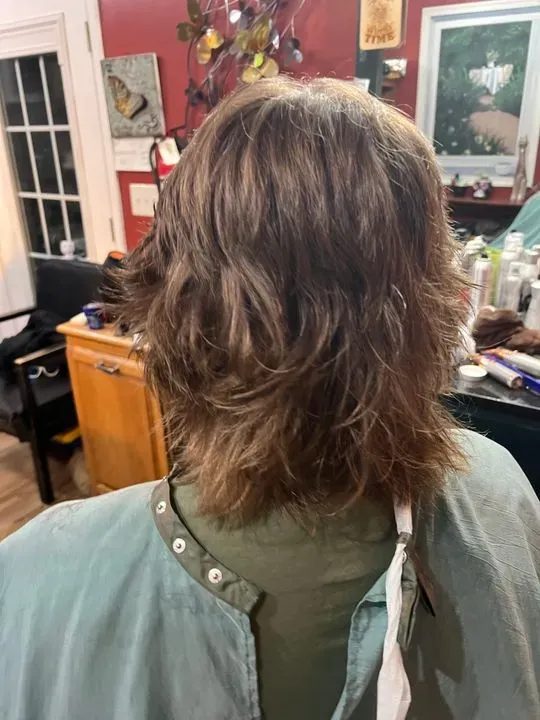 https://cdn.salonspotlight.com/photos/l2sFaHUTJ3uUJ7R7hc83/c1fb4efb-5e57-48d3-8ff1-abc8e372d337_720x720