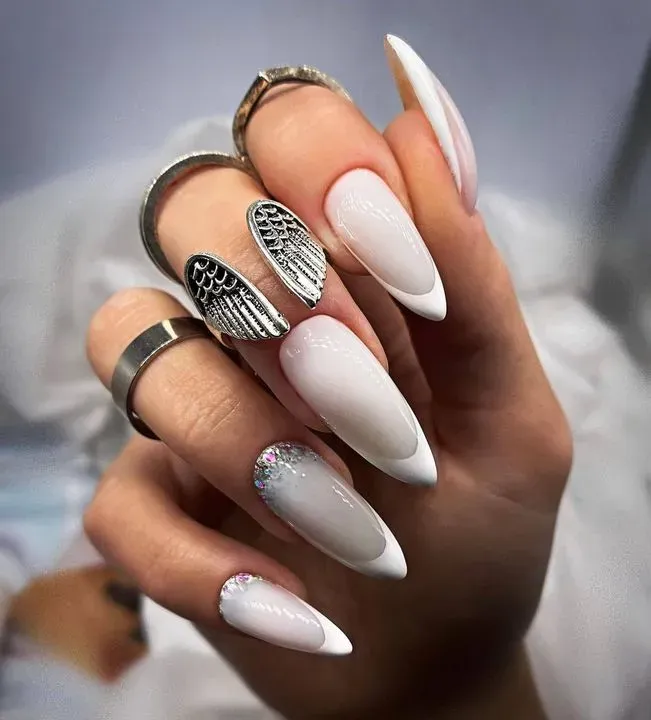 https://cdn.salonspotlight.com/photos/l30OV4nUy3lYDJJfVLnT/832de025-4e9c-4c4f-8c8a-fdf99424ce6c_720x720